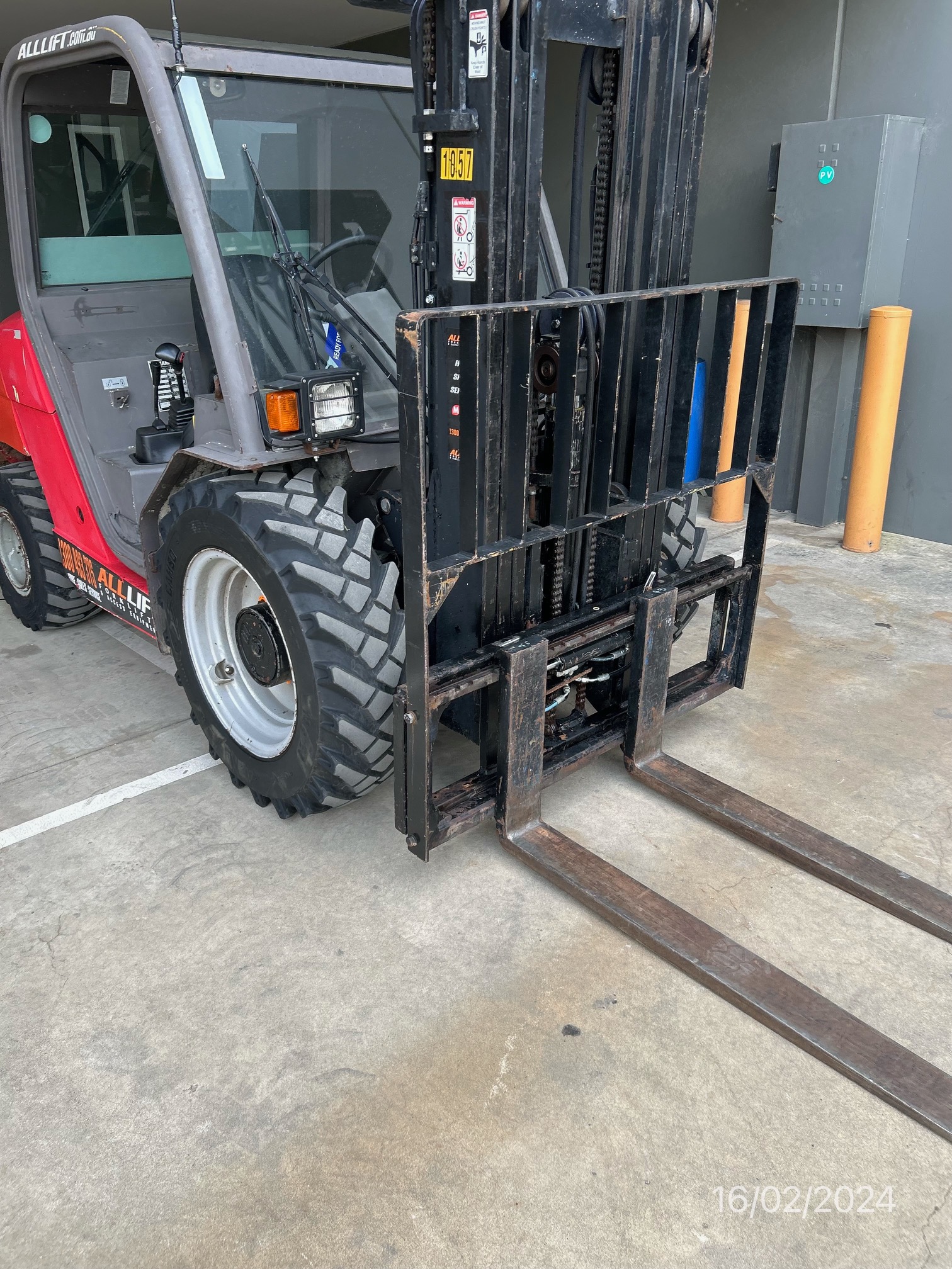 Manitou Buggy - MH25-4 - For Sale image 11