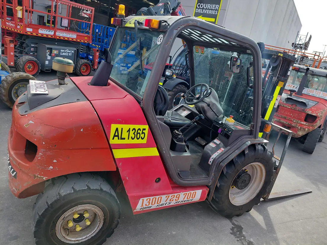 Manitou MH25-4 — Used Forklift for Sale Gallery Image 2