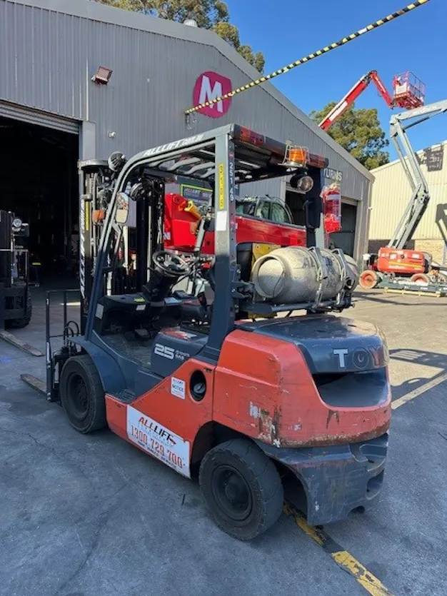 Used Toyota 8FG25 – 2.5T LPG Forklift Gallery Image 2