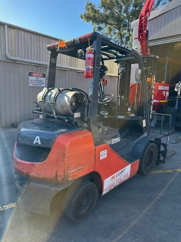 Used Toyota 8FG25 – 2.5T LPG Forklift Gallery Image 3