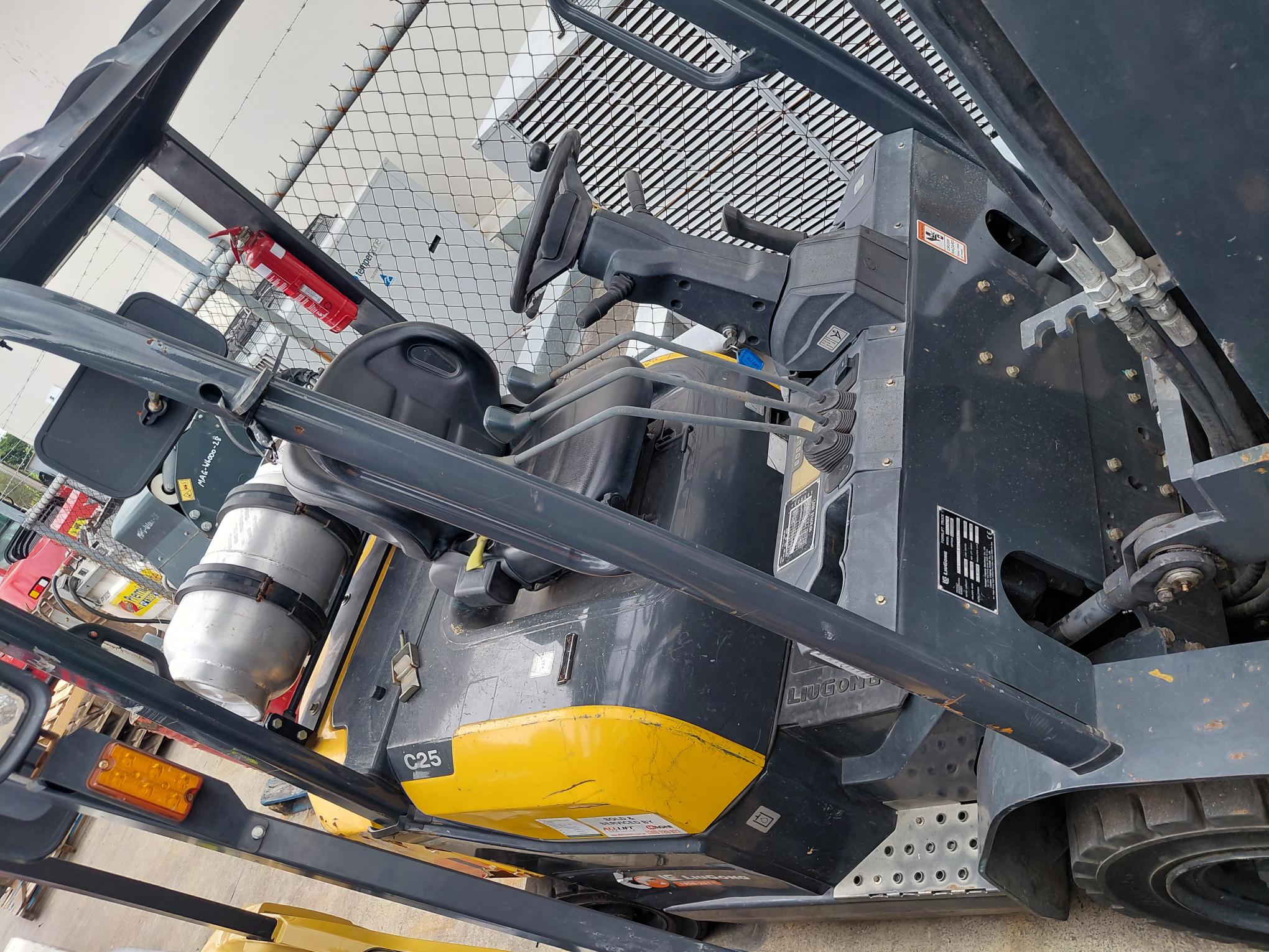 Used Liugong CLG2025G Forklift - For Sale image 2