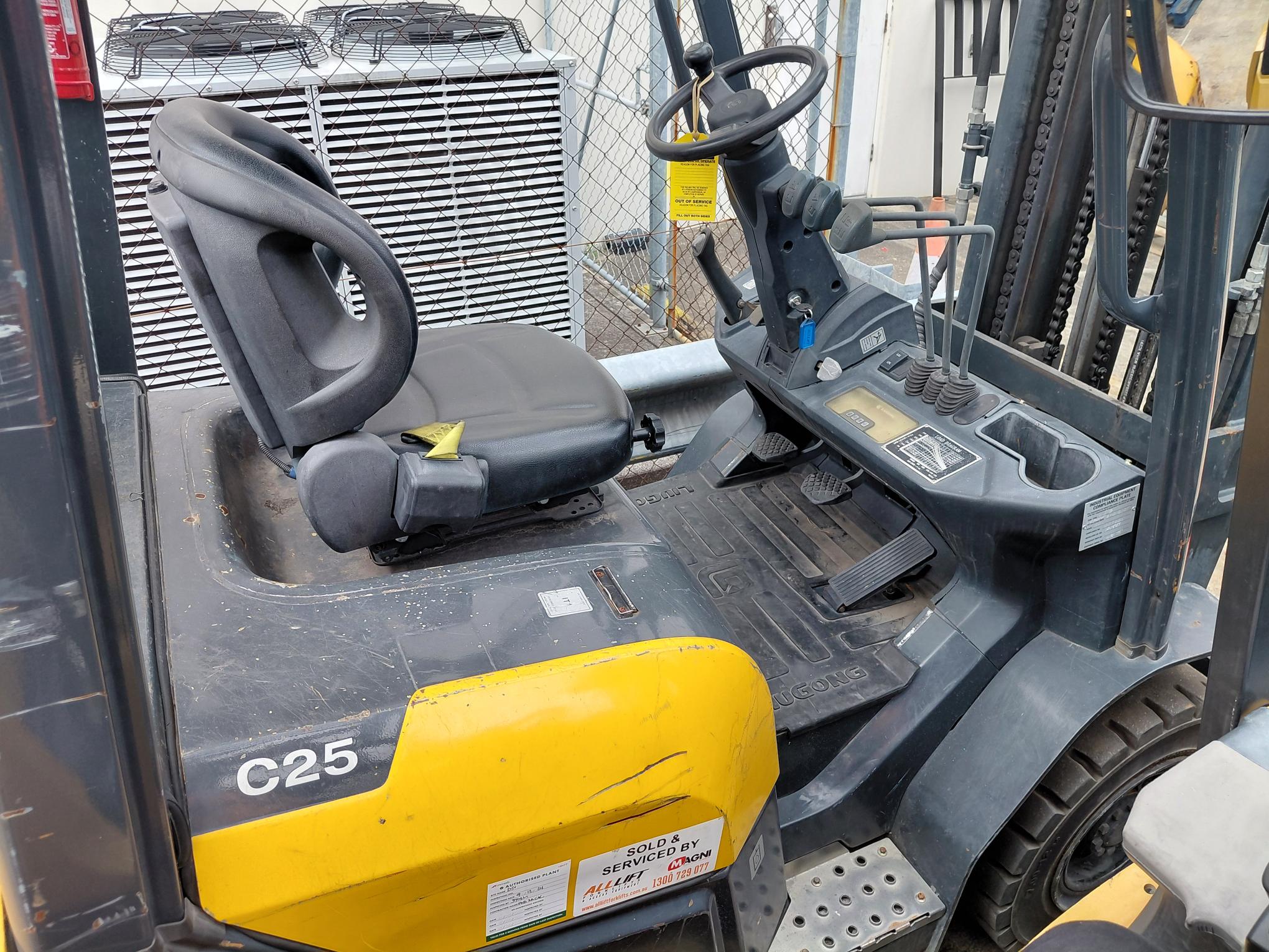Used Liugong CLG2025G Forklift - For Sale image 5