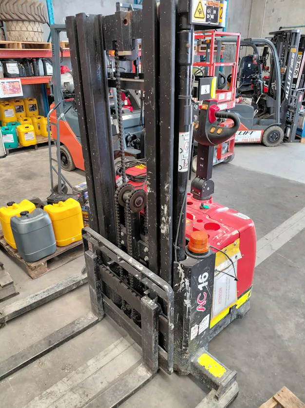 Used Heli AC16 Straddle Stacker Gallery Image 4