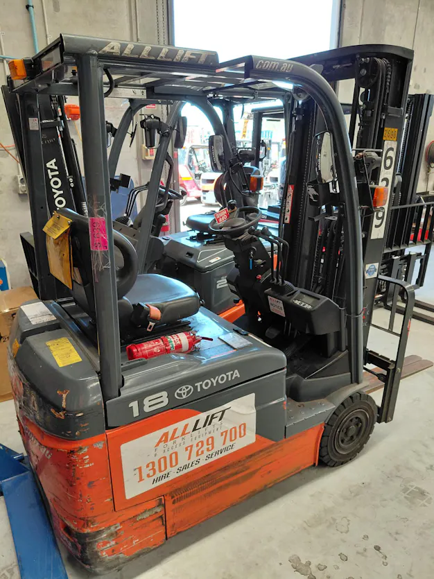 Used Toyota Forklift – 8FBE18 Gallery Image 2