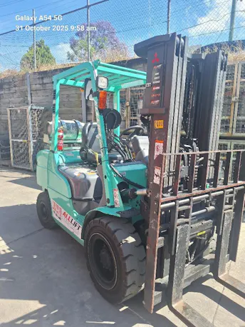 Mitsubishi FGE35 – Heavy-Duty Power with Fork Positioner!