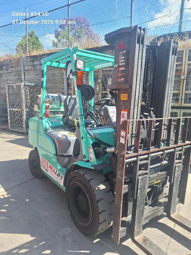 Mitsubishi FGE35 – Heavy-Duty Power with Fork Positioner! Gallery Image 1