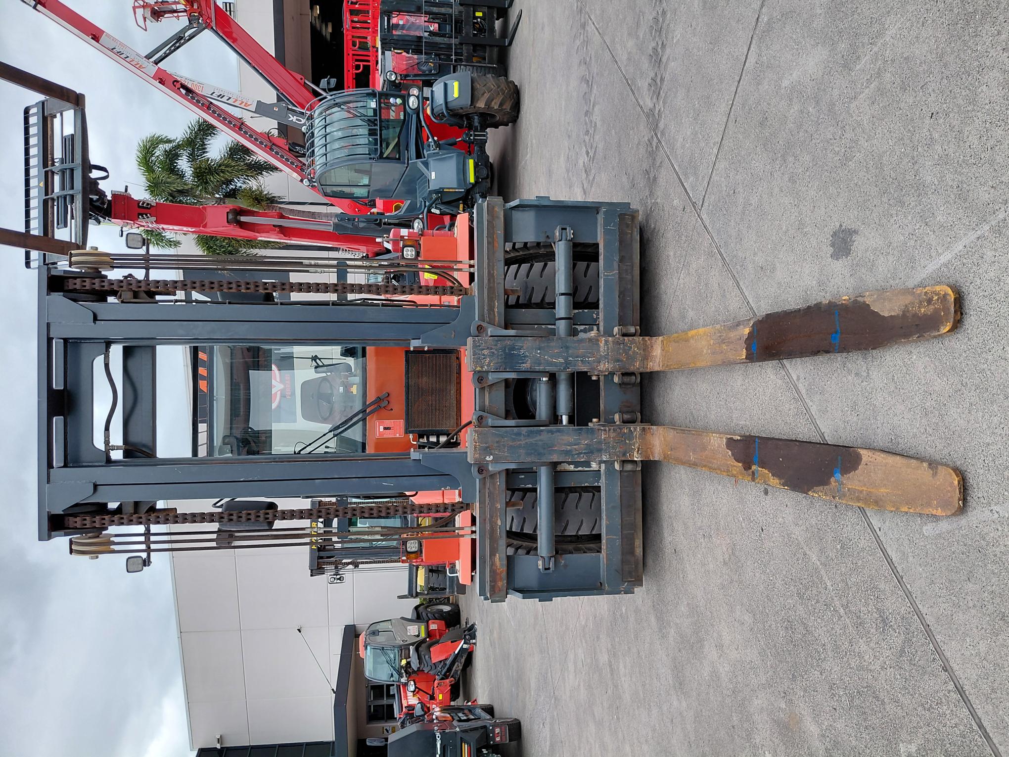 Heli 16t Forklift - For Sale image 3