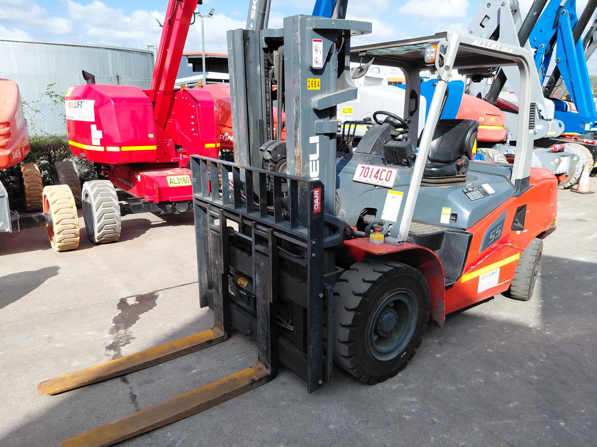 Heli 5t Container Mast Forklift - For Sale image 5