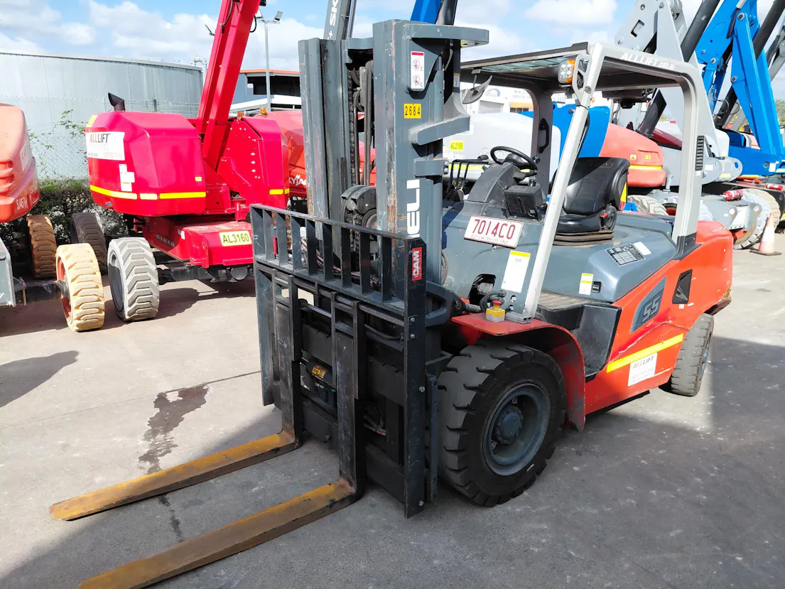 Heli 5t Container Mast Forklift Gallery Image 5