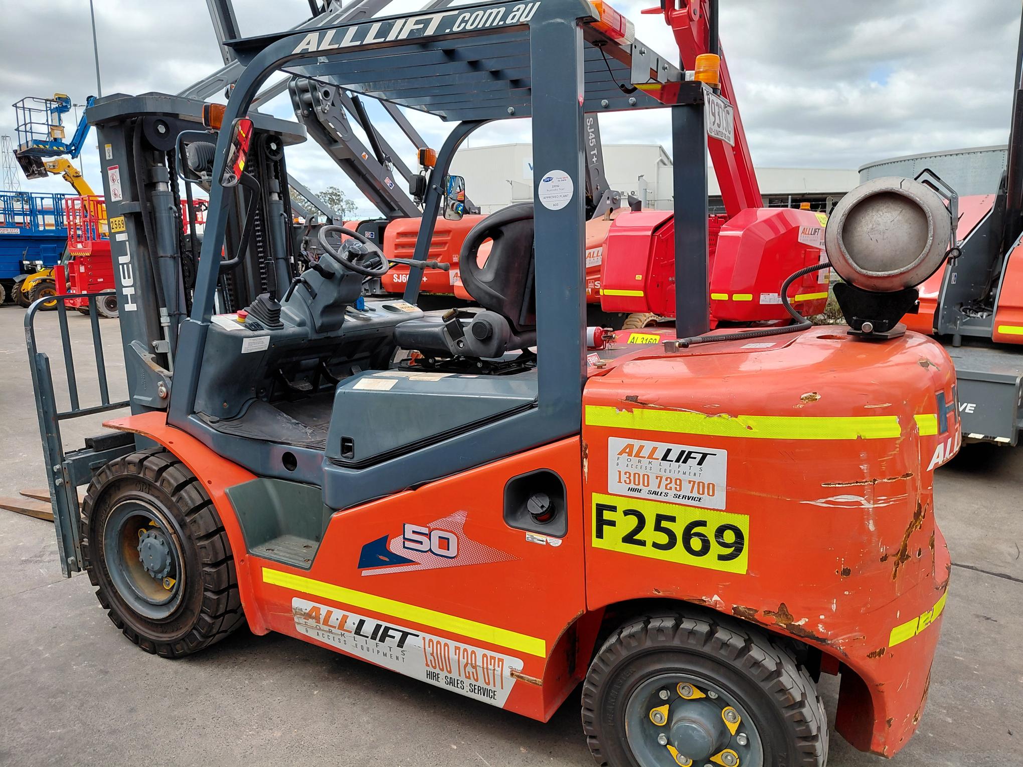 Heli 5t LPG Forklift - For Sale image 3