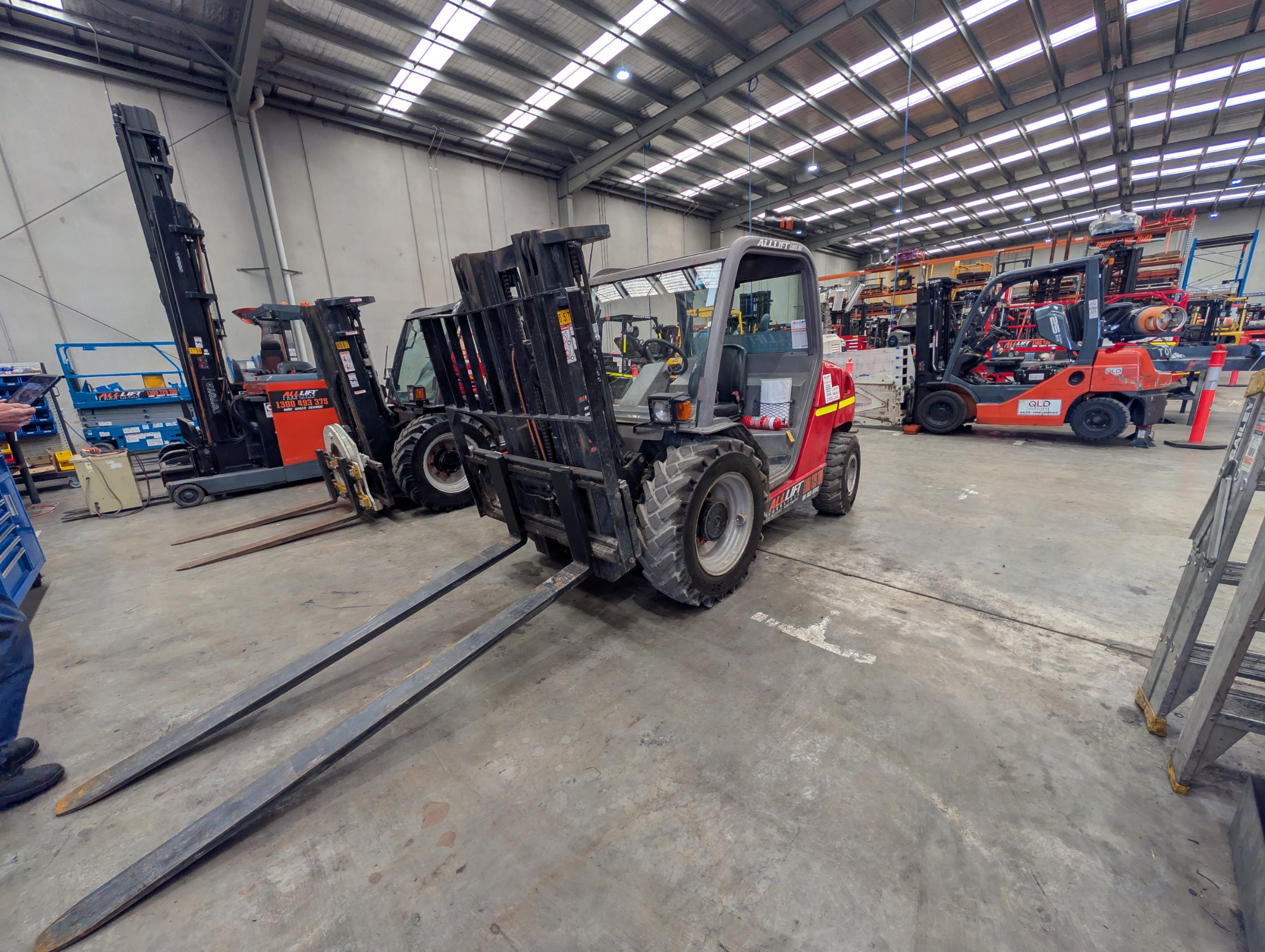 Used Manitou MH25-47 Rough Terrain Forklift –Heavy-Duty - For Sale image 3