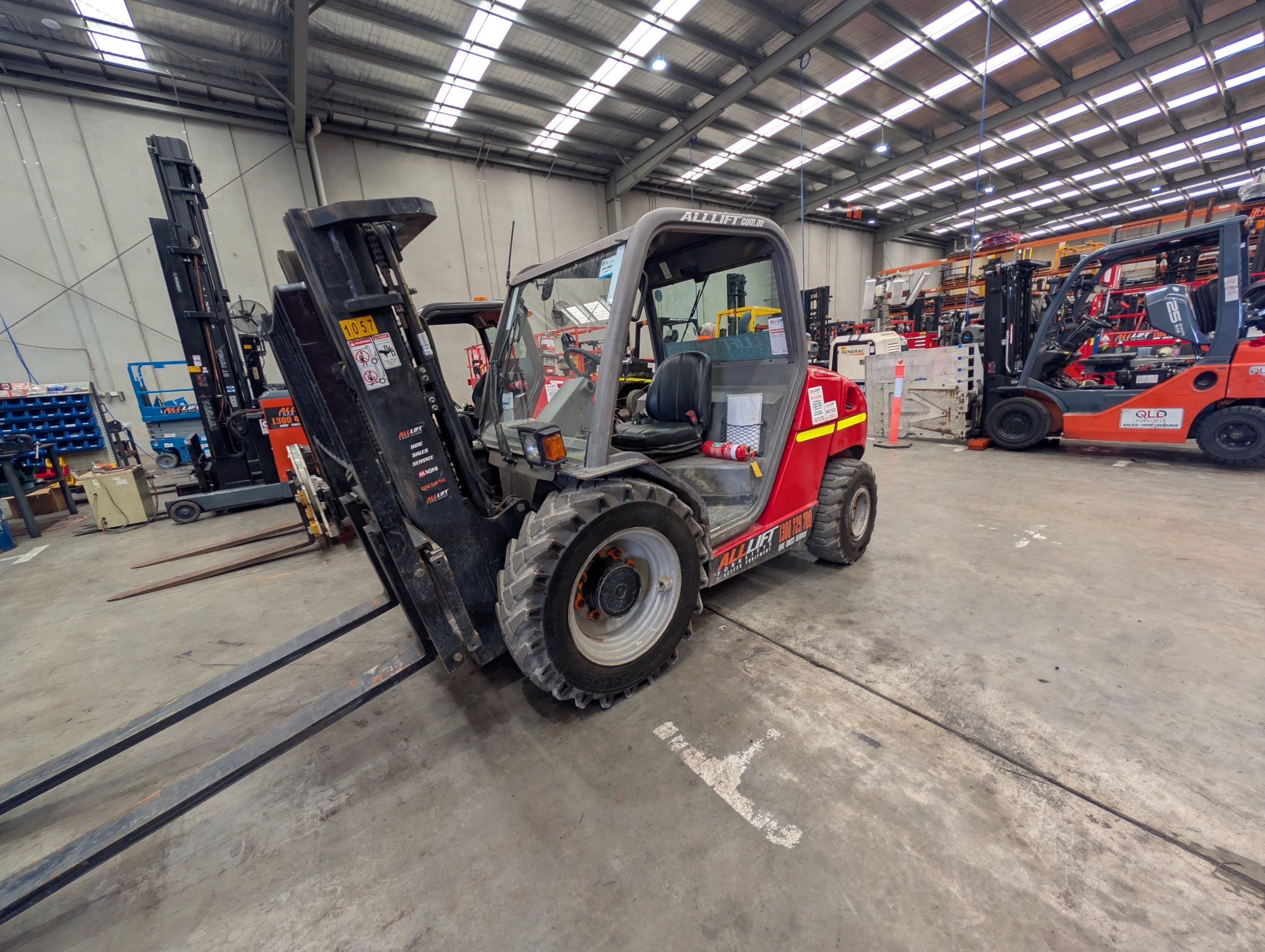 Used Manitou MH25-47 Rough Terrain Forklift –Heavy-Duty - For Sale image 4