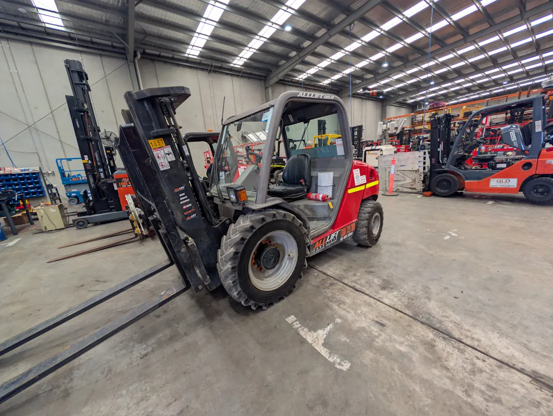 Used Manitou MH25-47 Rough Terrain Forklift –Heavy-Duty Gallery Image 4