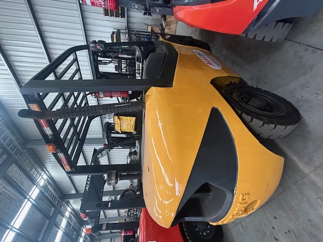 Used Liugong CLG2045 Diesel Forklift – High Capacity & Reliable - For Sale image 3